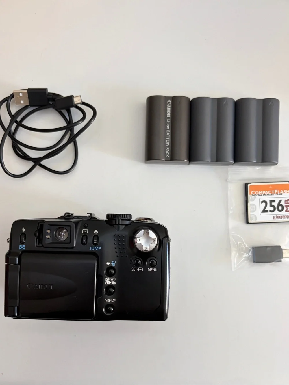 Canon PowerShot G2 Digital Camera with Black Accessories